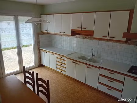 loue maison avec garage et jardin