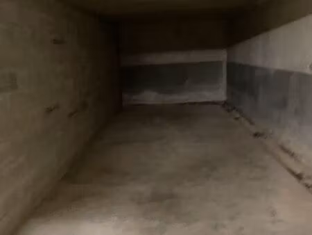 garage box fermé 25m2 gratte ciel / flachet