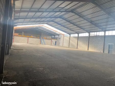 local 2 345 m² atelier industriel + parking 1 300 m² divisible