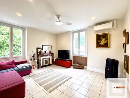 t3 lumineux avec vue dégagée immeuble de caractère