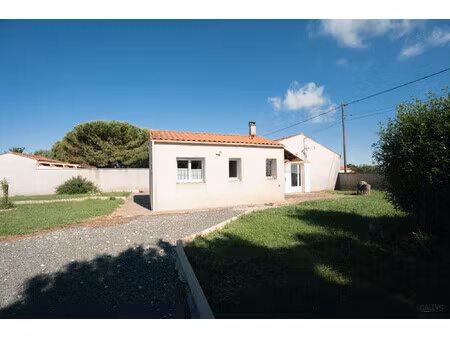 maison de plain-pied située à ports des barques