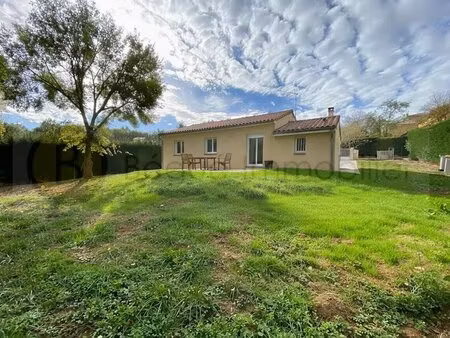 jolie maison de plain pied avec beau terrain