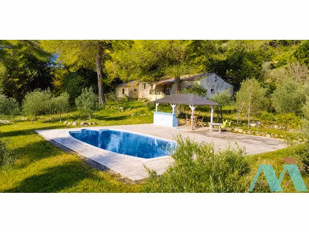 maison 5 pièces 180m2 sur terrain de 18 500 m2