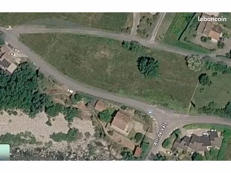 terrain : 4300 m2