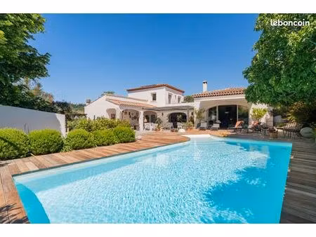 magnifique maison familiale contemporaine de 300 m² aux caillols (13012)