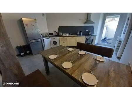 poligny centre : logement meublé (3chambre + parking)