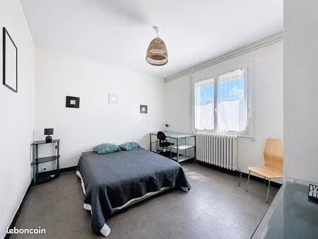 chambre meublée