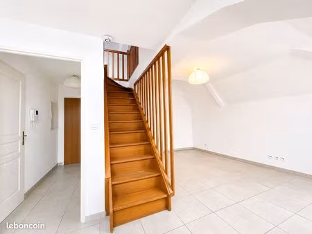 charmant duplex 2 pièces de 40 m² situé au 4e étage avec ascenseur d’une résidence récente