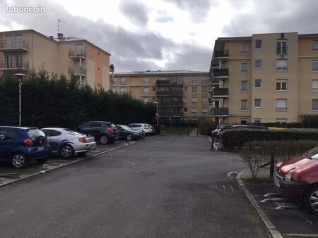 place de parking extérieure dans copropriété