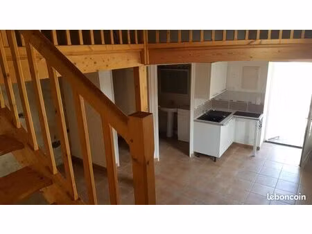 studio mezzanine meublé - calme avec parking à 5 km de saintes