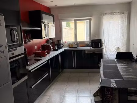 location maison  centre  village busnes