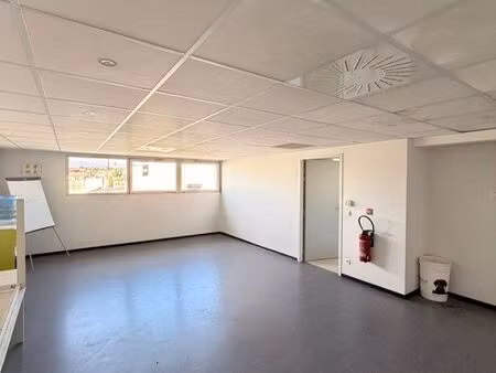 bureaux pmr + parkings immeuble récent