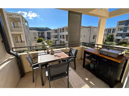 location appartement  m² t-2 à le castellet  850 €