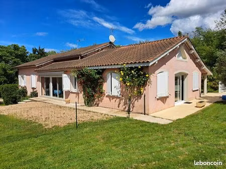 propriete d'exception de 185 m² avec piscine et terain arboré
