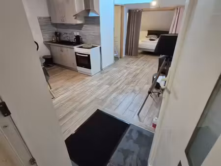 a vendre grand studio tout équipé