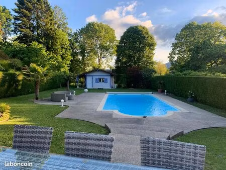a deux pas de la frontière - belle maison individuelle avec piscine