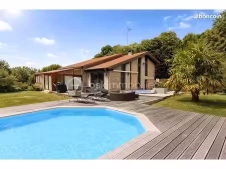 maison 8 pièces 176 m²