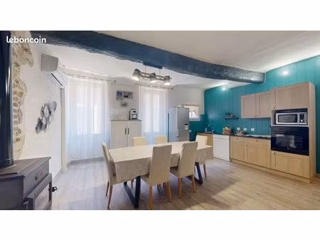 maison de village t4 82 m²  rénovée  avec garage et loggia