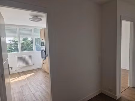 thiais - a louer appartement 2 p avec cave et parking s/sol
