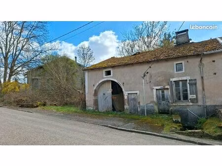 maison de village. maison individuelle inachevée - avec bâtiment professionnel – fort pote