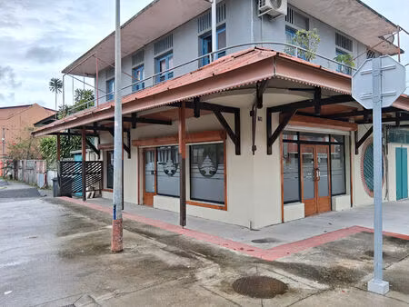 location local commercial  157.00m²  cayenne