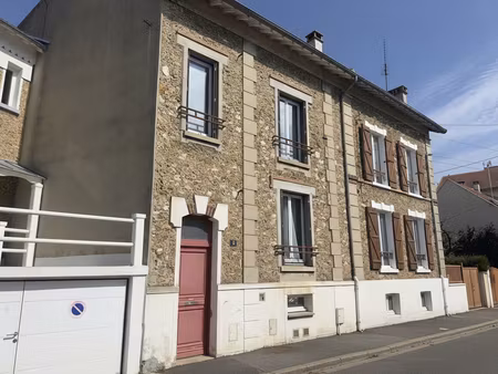 maison avec jardin dans le centre d'esbly