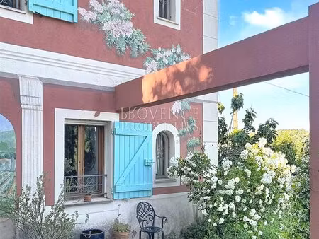 maison de charme  atypique  9 pièces  calme absolu à pied du village
