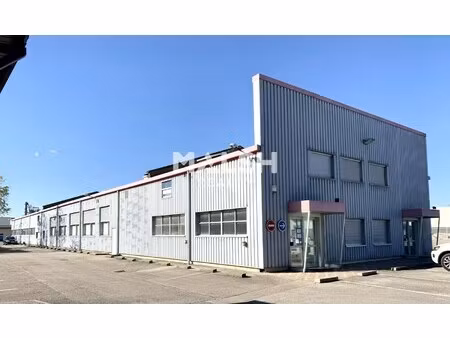 location local professionnel 157m²
