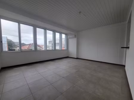 appartement t4 entièrement climatisé – centre-ville de cayenne