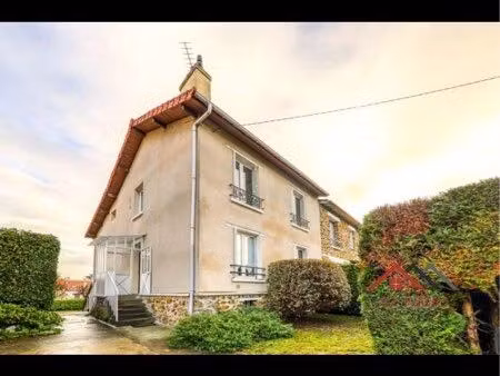 jolie maison avec son studio