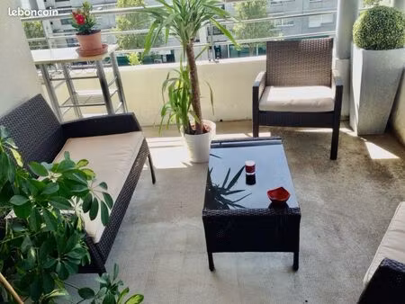 appartement 45m2 tours 2 lions piscine terrasse