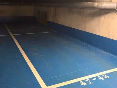 vends 2 places de parking en sous-terrain