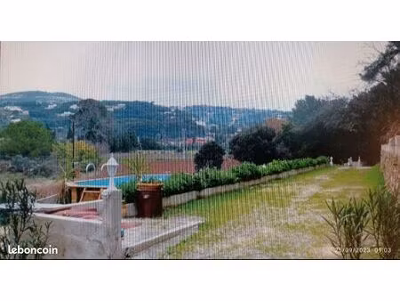 terrain environ 5000 m²