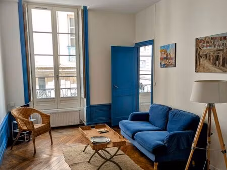 appartement 2 pièces - place sathonay - lyon 69001