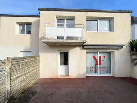 centre ville de plougastel - daoulas  immeuble 303 m2 sur 2 niveaux   local professionnel 