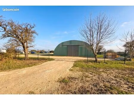 hangar 300m² fermé à louer - accès 26t - stockage / entrepôt / parking – proximité aéropor