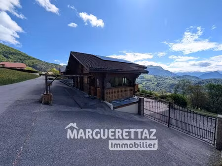 a onnion chalet authentique face au mont-blanc