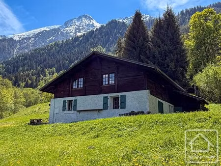 ferme indépendante de 4 chambres sur un grand terrain dans un environnement calme  double.