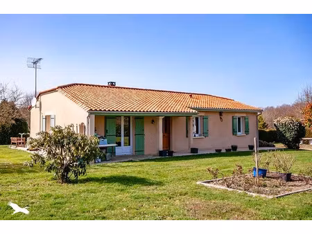 vente maison 5 pièces 104 m² à piégut-pluviers (24360)  265 500 €