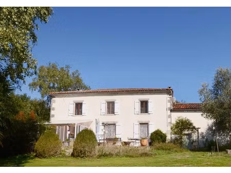 vente maison 6 pièces 161 m² à le bouchage (16350)  270 000 €