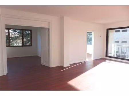 appartement de luxe de 4 chambres en location à noisy-le-roi  île-de-france