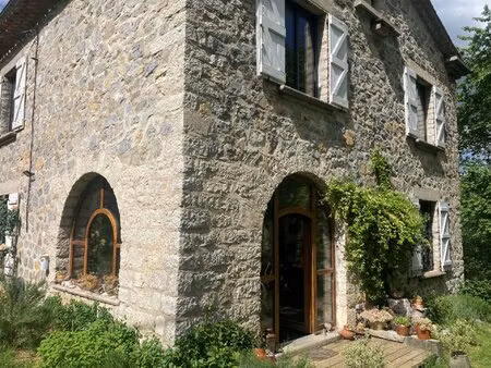 puivert  belle maison en pierre rénovée 3 chambres  garage  jardin
