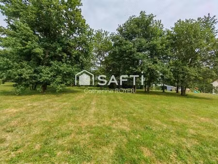 centre bourg  beau terrain de 1311 m²