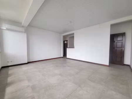 local professionnel à louer cayenne 4 pièce(s) 70m2 1 400€/mois ht/hc