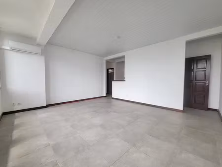 location bureau 4 pièces 70 m² à cayenne (97300)