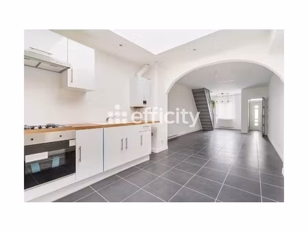 maison 2 pièces - 65 m²