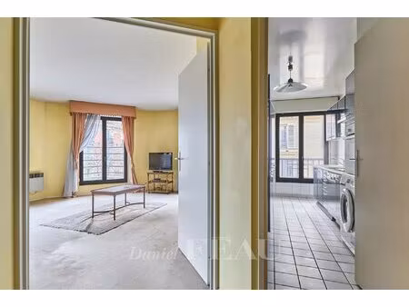 paris xviie - full batignolles - vue dégagée  soleil  balcon et parking.