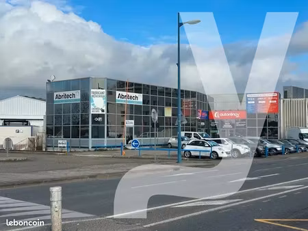 location locaux professionnels 3 pièces 175 m² à le passage (47520)  1 917 €