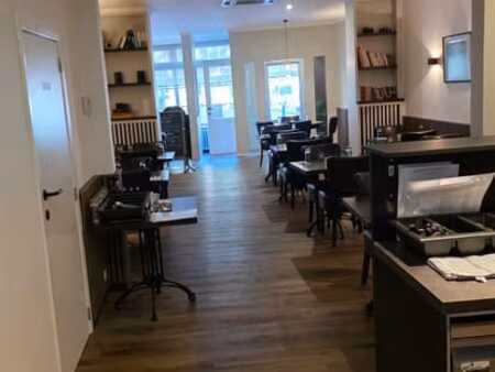 restaurant à louer  tout compris.
