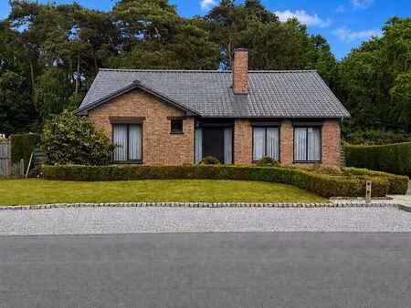 charmante bungalow met prachtige tuin